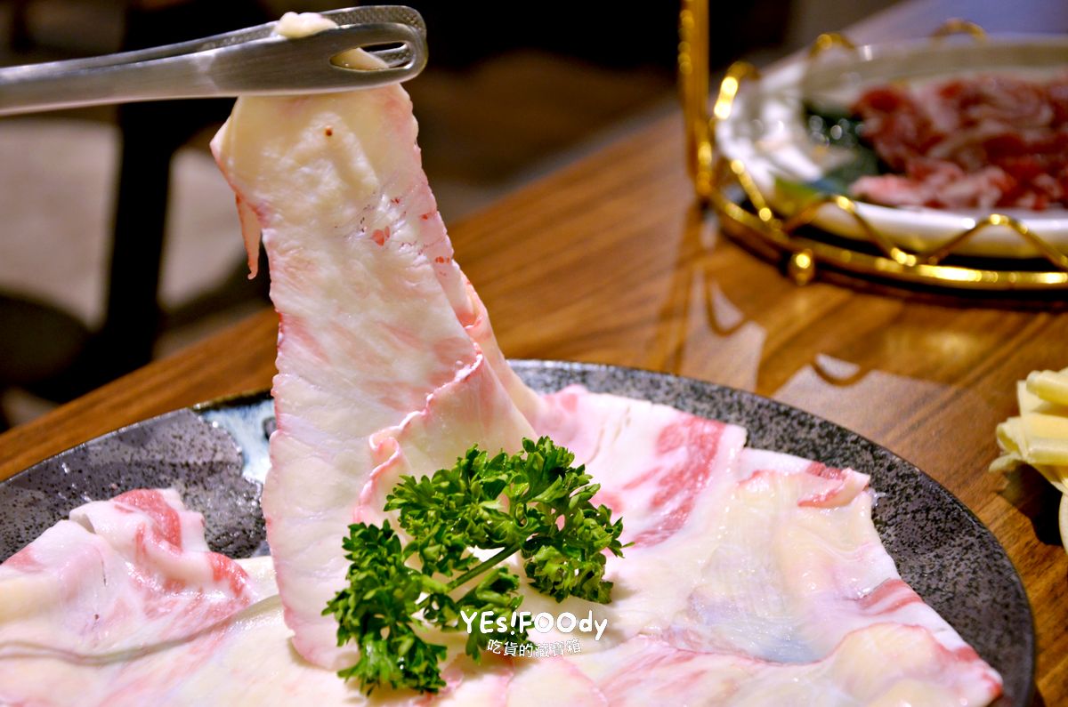 松山區美食 潮牛殿溫體牛創意鍋物 雲月見牛飯超銷魂 厚白牛骨湯頭溫潤 手沖溫體牛嫩度滿分 - 第15張圖 松山區美食 潮牛殿溫體牛創意鍋物 雲月見牛飯超銷魂 厚白牛骨湯頭溫潤 手沖溫體牛嫩度滿分