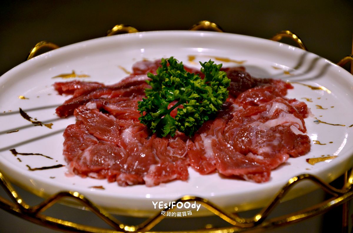 松山區美食 潮牛殿溫體牛創意鍋物 雲月見牛飯超銷魂 厚白牛骨湯頭溫潤 手沖溫體牛嫩度滿分 - 第12張圖 松山區美食 潮牛殿溫體牛創意鍋物 雲月見牛飯超銷魂 厚白牛骨湯頭溫潤 手沖溫體牛嫩度滿分