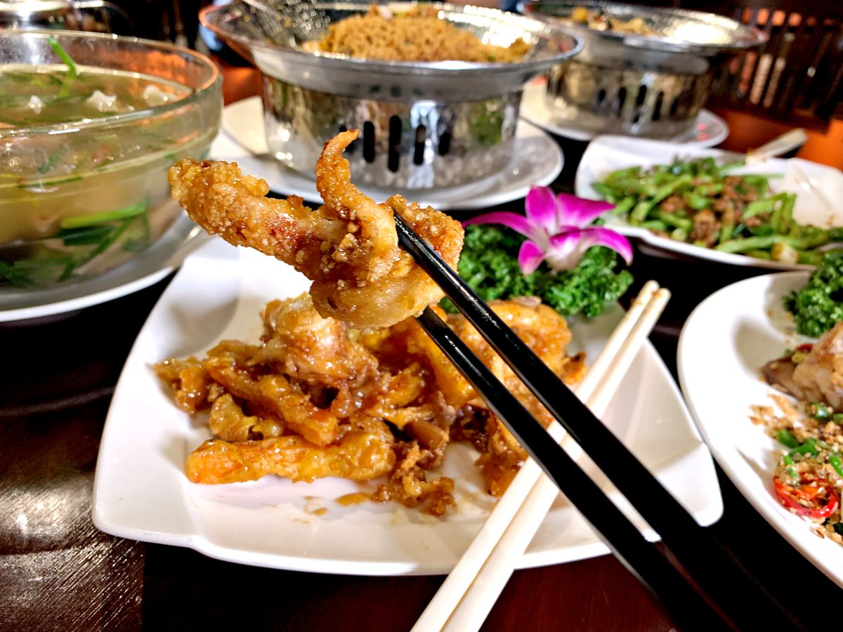 台北松山區中式餐廳 東青 經典雞湯傳承 獨家麵疙瘩與椒麻肋排推薦