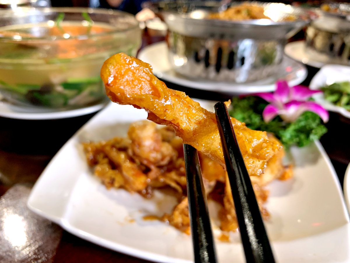 台北松山區中式餐廳 東青 經典雞湯傳承 獨家麵疙瘩與椒麻肋排推薦