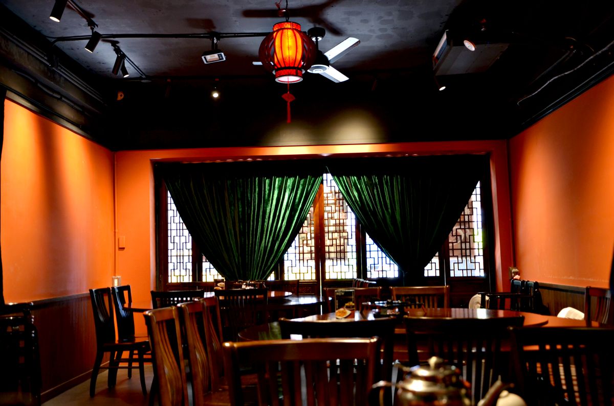 台北松山區中式餐廳 東青 經典雞湯傳承 獨家麵疙瘩與椒麻肋排推薦