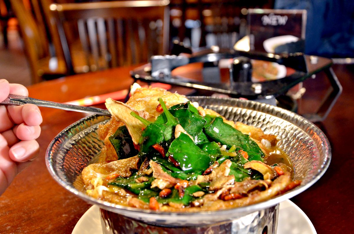 台北松山區中式餐廳 東青 經典雞湯傳承 獨家麵疙瘩與椒麻肋排推薦