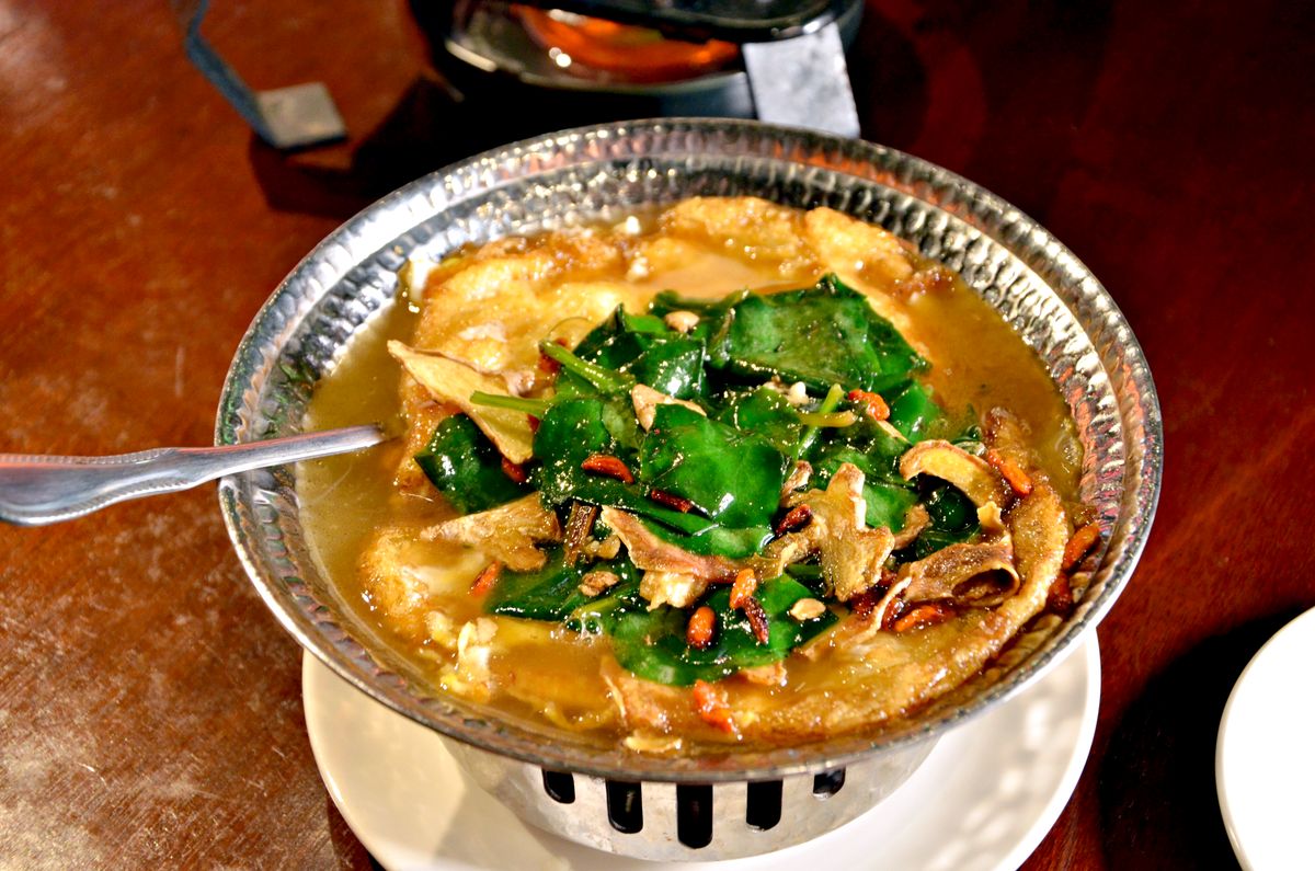 台北松山區中式餐廳 東青 經典雞湯傳承 獨家麵疙瘩與椒麻肋排推薦