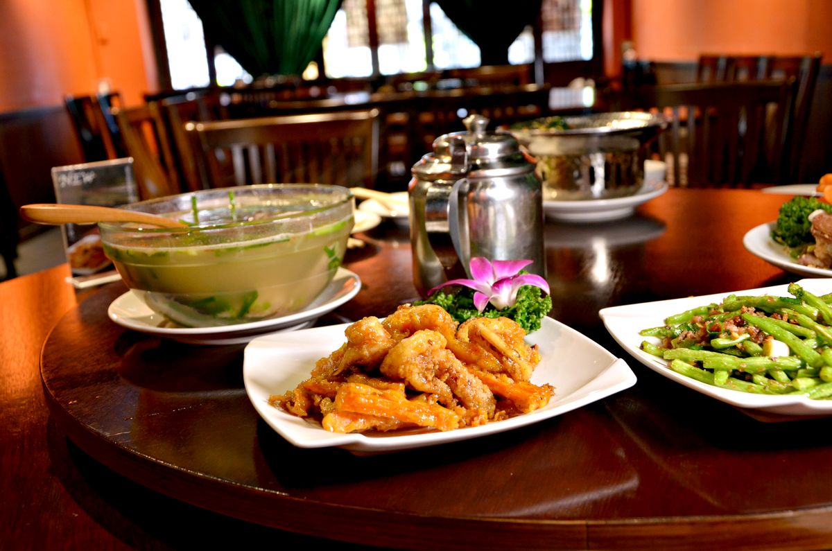 台北松山區中式餐廳 東青 經典雞湯傳承 獨家麵疙瘩與椒麻肋排推薦