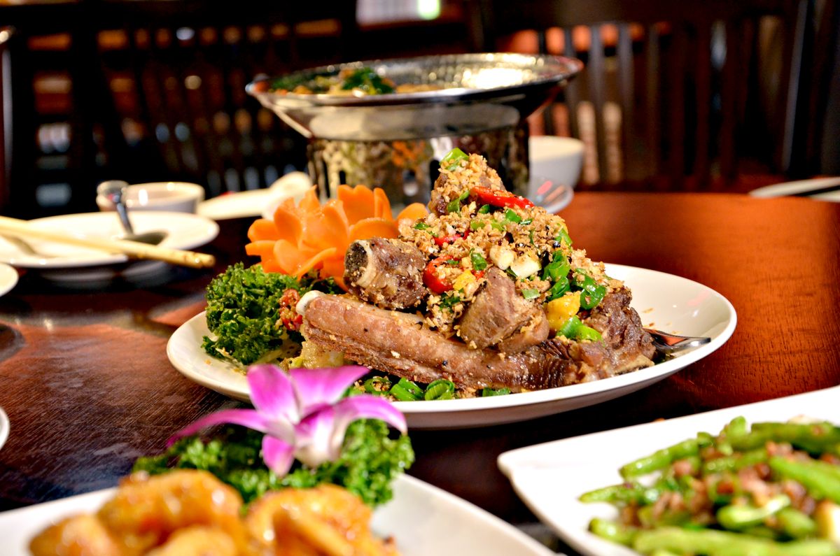 台北松山區中式餐廳 東青 經典雞湯傳承 獨家麵疙瘩與椒麻肋排推薦