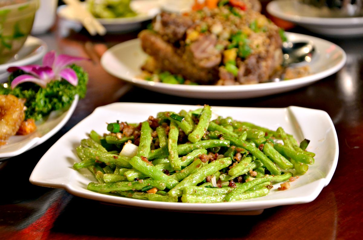 台北松山區中式餐廳 東青 經典雞湯傳承 獨家麵疙瘩與椒麻肋排推薦