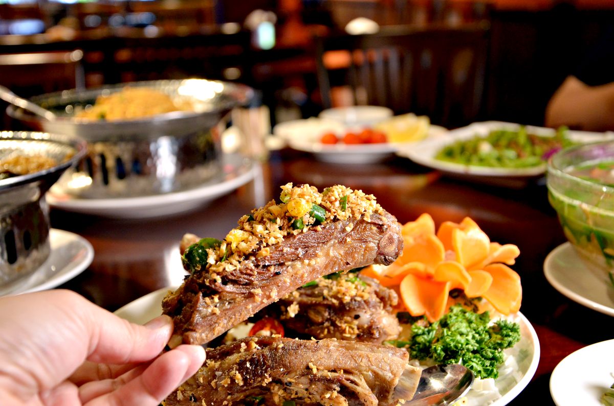 台北松山區中式餐廳 東青 經典雞湯傳承 獨家麵疙瘩與椒麻肋排推薦