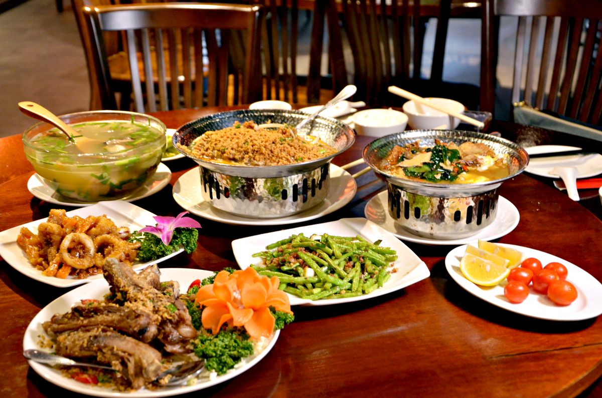 台北松山區中式餐廳 東青 經典雞湯傳承 獨家麵疙瘩與椒麻肋排推薦