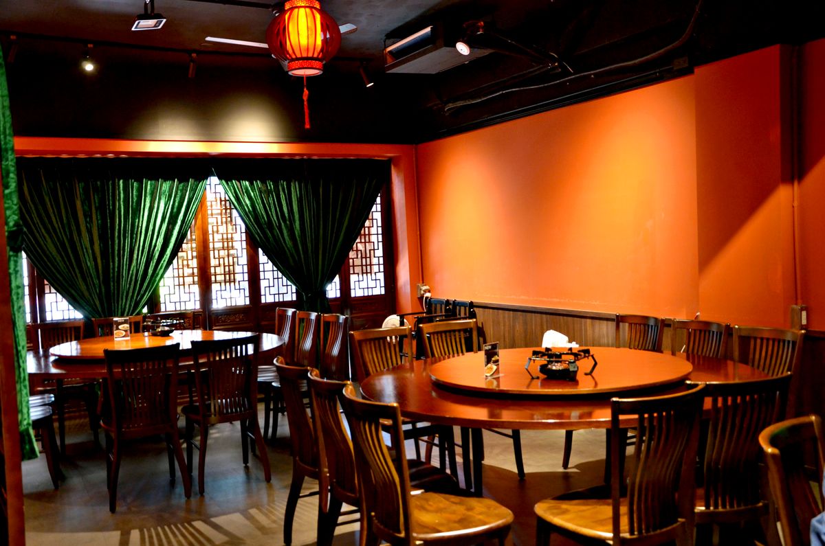 台北松山區中式餐廳 東青 經典雞湯傳承 獨家麵疙瘩與椒麻肋排推薦