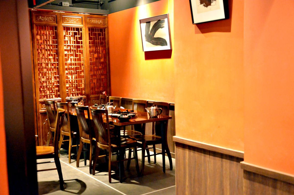 台北松山區中式餐廳 東青 經典雞湯傳承 獨家麵疙瘩與椒麻肋排推薦