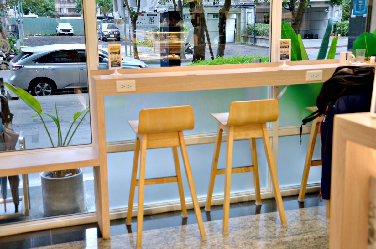 三重筆電友善咖啡廳 Cozy coffee可集咖啡 必吃早餐限定金沙豬肉排巧巴達 有WiFi插座與舒適沙發位