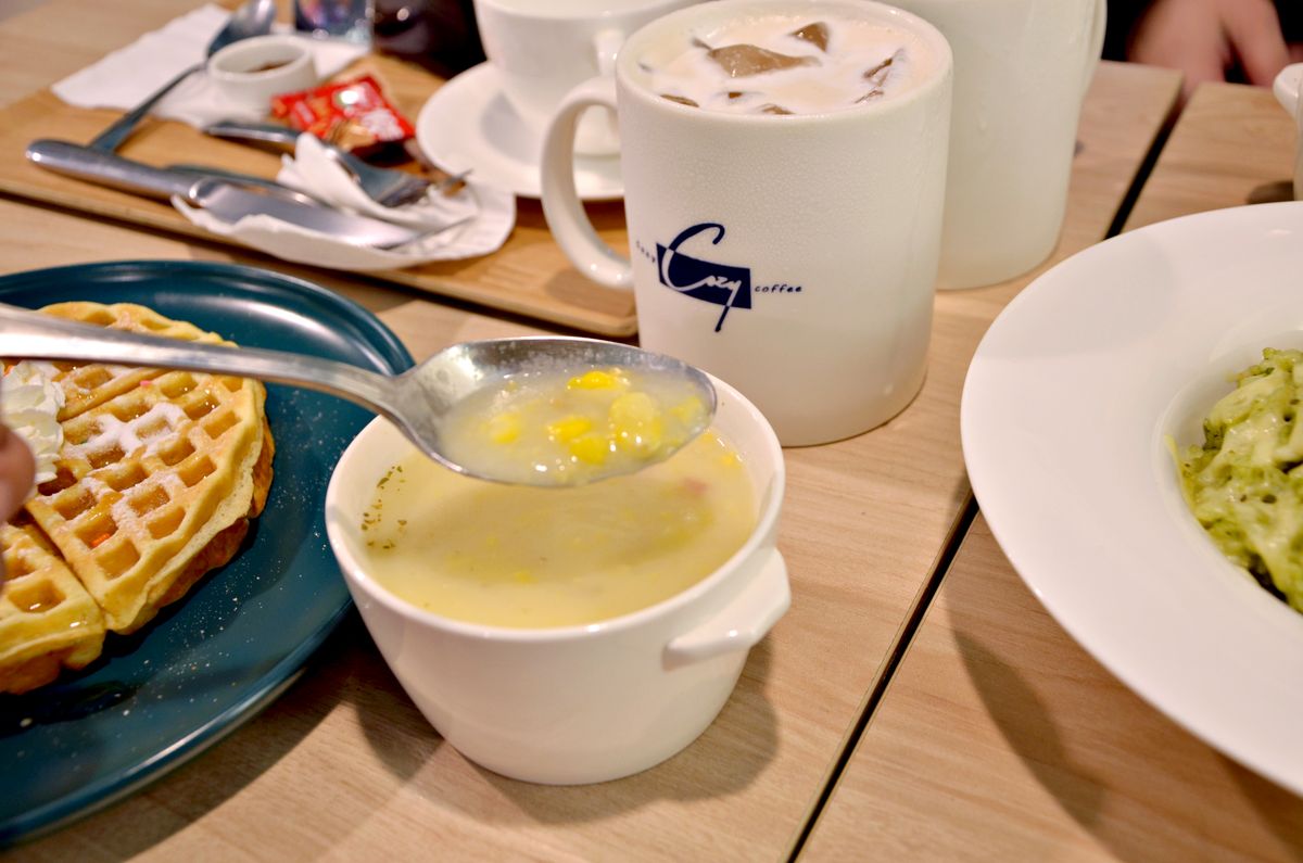 三重筆電友善咖啡廳 Cozy coffee可集咖啡 必吃早餐限定金沙豬肉排巧巴達 有WiFi插座與舒適沙發位