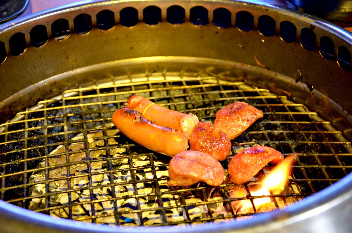 我!就厲害燒肉西門珍饌店 台北火烤兩吃百樣食材、哈根達斯、啤酒無限享用！冬日限定火鍋登場，銅板價加碼夢幻食材吃到飽！