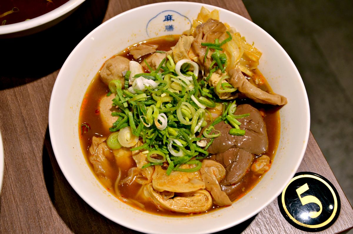 麻膳堂新店裕隆城店 15年質感台味 推薦必點麻辣牛肉麵與滷到噴汁的腸旺臭豆腐 新店裕隆城美食 - 第5張圖 麻膳堂新店裕隆城店 15年質感台味 推薦必點麻辣牛肉麵與滷到噴汁的腸旺臭豆腐 新店裕隆城美食