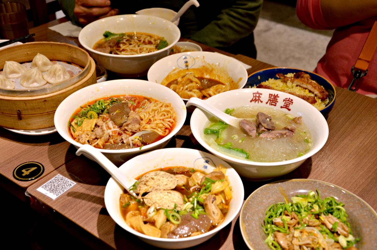 麻膳堂新店裕隆城店 15年質感台味 推薦必點麻辣牛肉麵與滷到噴汁的腸旺臭豆腐 新店裕隆城美食 - 第2張圖 麻膳堂新店裕隆城店 15年質感台味 推薦必點麻辣牛肉麵與滷到噴汁的腸旺臭豆腐 新店裕隆城美食