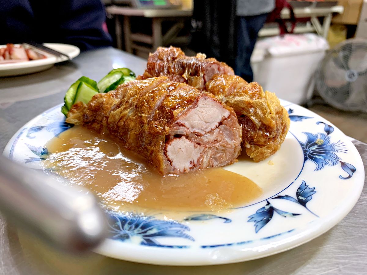 台北迪化街美食 永樂雞捲大王 紮實雞捲與香菇肉粥的經典組合 大稻埕的台北老味道