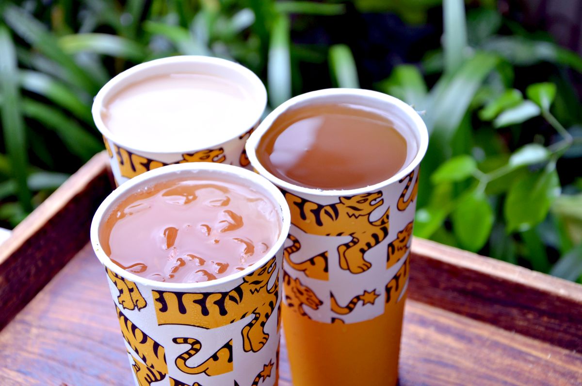 南京復興下午茶推薦 貳虎 OFFTEA 聯名肥豬的攤,紅糟豆乳雞與燕麥去骨雞排,吃貨必備的療癒選擇 - 第14張圖 貳虎OFFTEA慶城店-紅柚烏龍與炸物搭配組合-南京復興手搖飲推薦