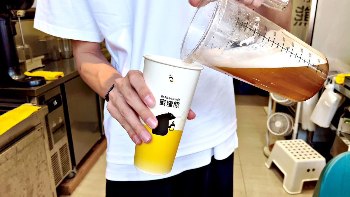 新店手搖飲推薦 蜜蜜熊 Bear & Honey 在地茶葉與100%龍眼蜜的純粹清爽風味