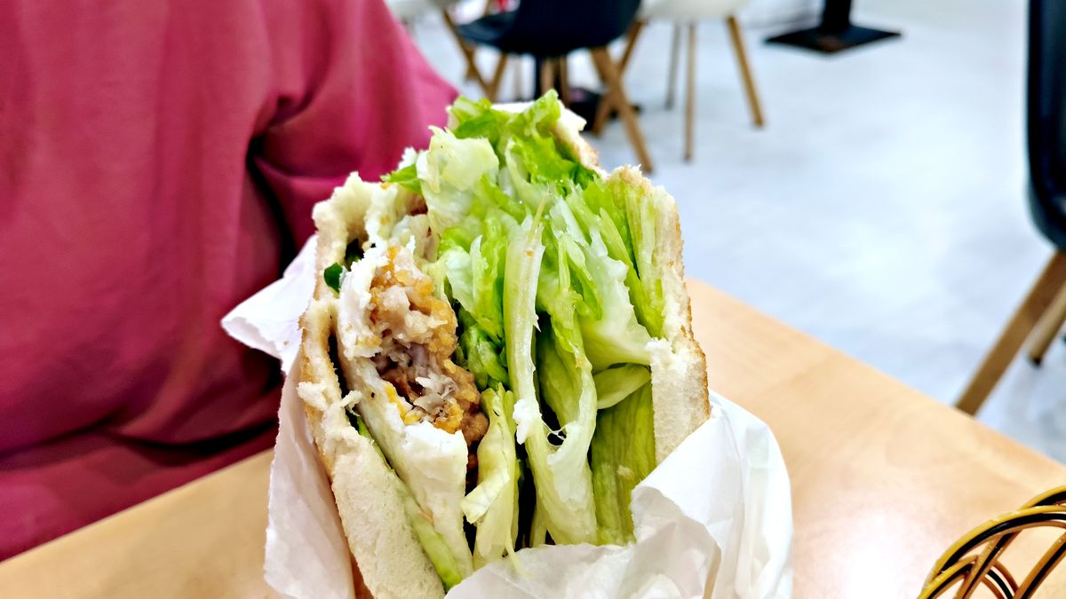 新店早餐推薦 呷尚寶 別再吃空虛早餐了 新店二十張路這間的爆量蔬菜總匯三明治好驚艷