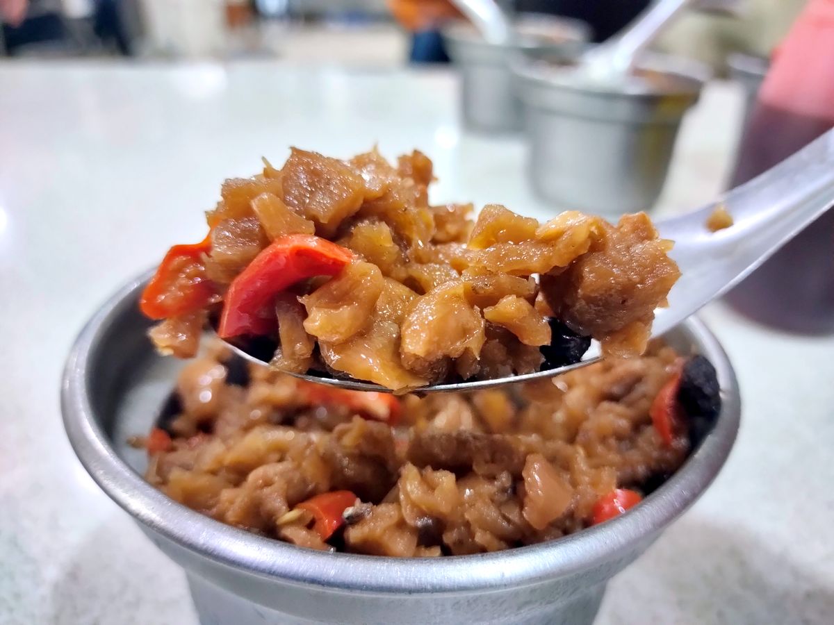 濱江市場美食推薦 金仙魚丸店總店 滿滿膠質魯肉飯與好吃炸排骨,中山區便當人氣老店 - 第6張圖 濱江市場美食推薦 金仙魚丸店總店 滿滿膠質魯肉飯與好吃炸排骨,中山區便當人氣老店