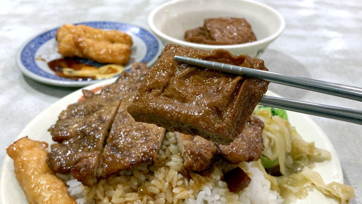濱江市場美食推薦 金仙魚丸店總店 滿滿膠質魯肉飯與好吃炸排骨,中山區便當人氣老店 - 第11張圖 濱江市場美食推薦 金仙魚丸店總店 滿滿膠質魯肉飯與好吃炸排骨,中山區便當人氣老店