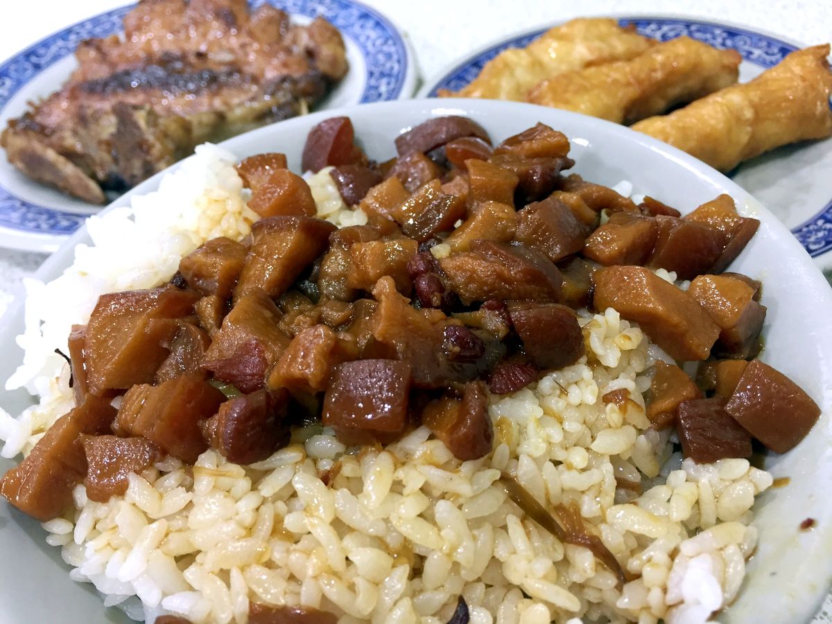濱江市場美食推薦 金仙魚丸店總店 滿滿膠質魯肉飯與好吃炸排骨,中山區便當人氣老店 - 第5張圖 濱江市場美食推薦 金仙魚丸店總店 滿滿膠質魯肉飯與好吃炸排骨,中山區便當人氣老店