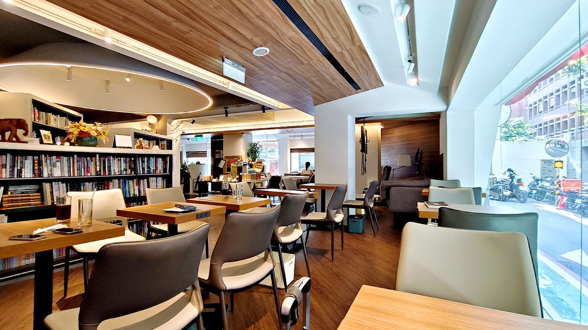 師大不限時深夜咖啡廳 就諦書屋CaféJiudi 每個座位都有插座的筆電友善空間 - 第1張圖 師大不限時深夜咖啡廳 就諦書屋CaféJiudi 每個座位都有插座的筆電友善空間