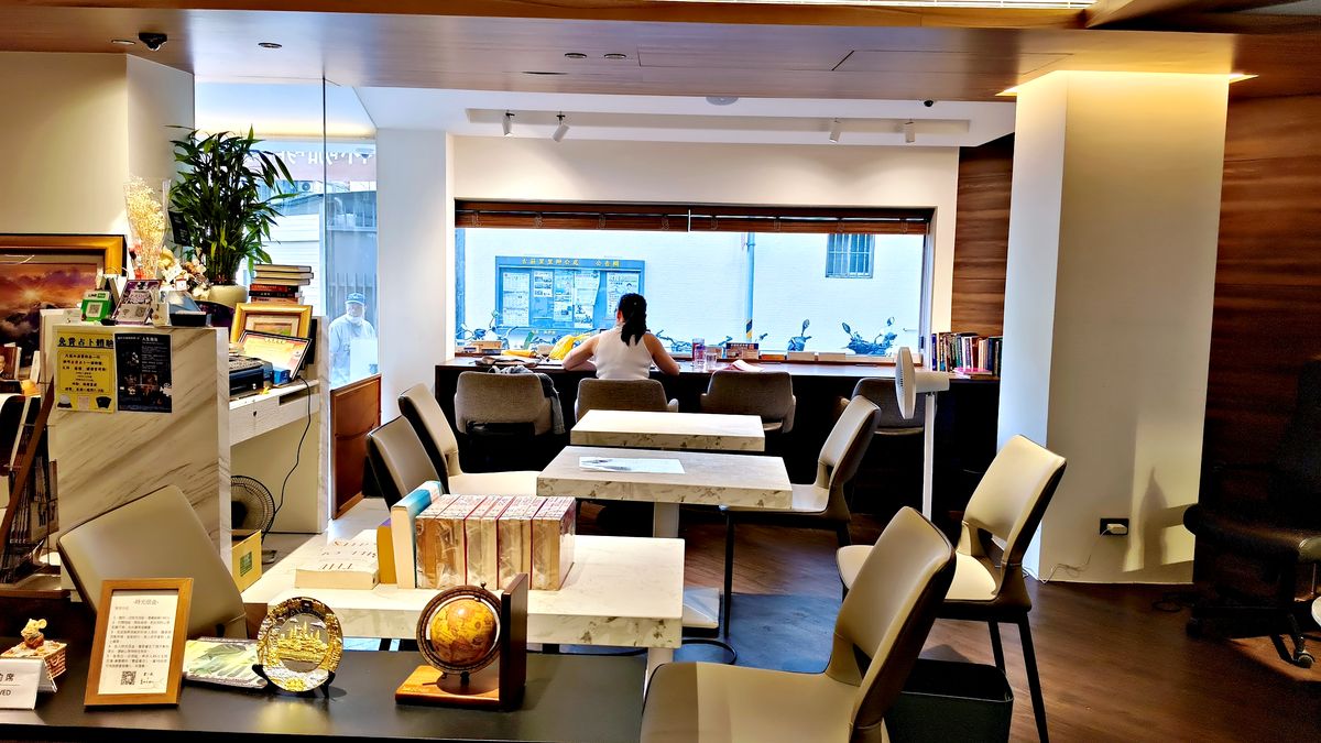 師大不限時深夜咖啡廳 就諦書屋CaféJiudi 每個座位都有插座的筆電友善空間 - 第6張圖 師大不限時深夜咖啡廳 就諦書屋CaféJiudi 每個座位都有插座的筆電友善空間