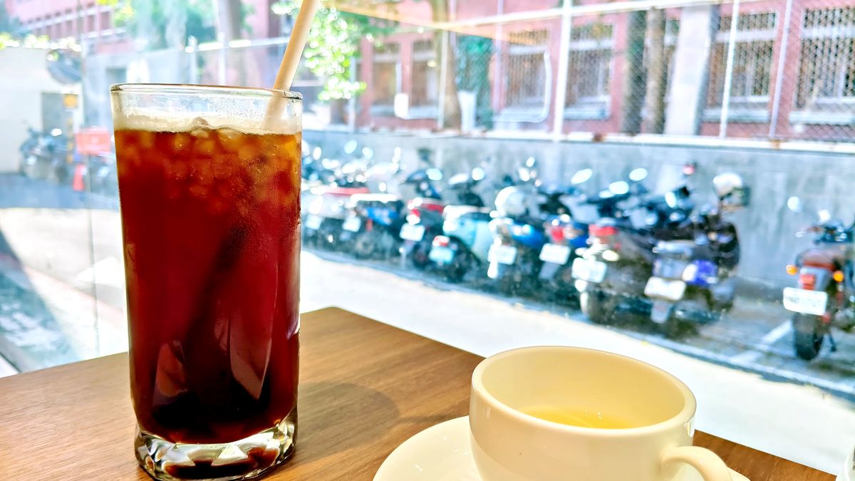 師大不限時深夜咖啡廳 就諦書屋CaféJiudi 每個座位都有插座的筆電友善空間 - 第5張圖 師大不限時深夜咖啡廳 就諦書屋CaféJiudi 每個座位都有插座的筆電友善空間