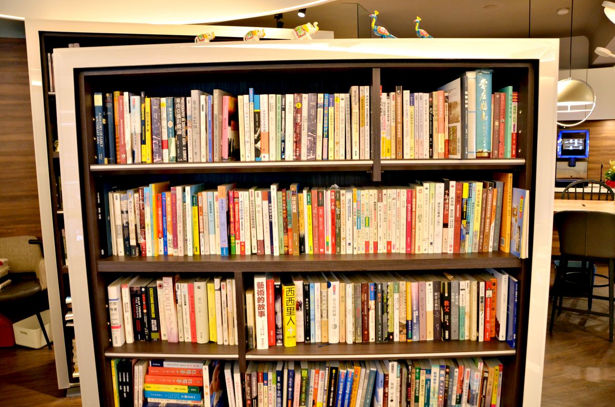 師大不限時深夜咖啡廳 就諦書屋CaféJiudi 每個座位都有插座的筆電友善空間 - 第8張圖 師大不限時深夜咖啡廳 就諦書屋CaféJiudi 每個座位都有插座的筆電友善空間