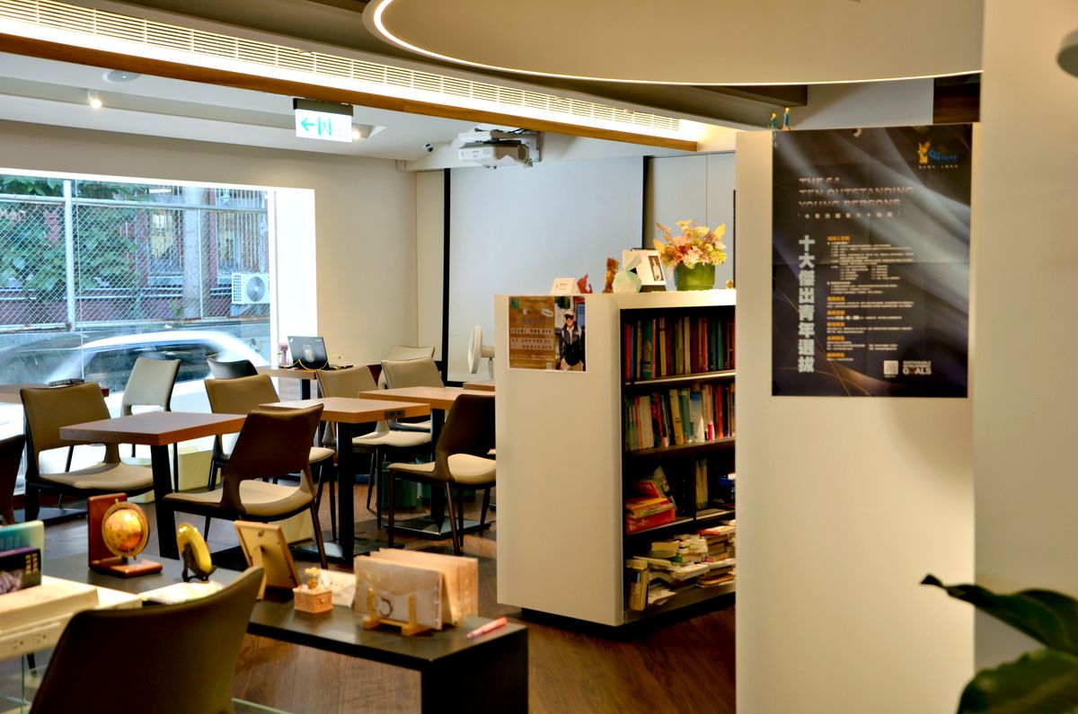 師大不限時深夜咖啡廳 就諦書屋CaféJiudi 每個座位都有插座的筆電友善空間 - 第11張圖 師大不限時深夜咖啡廳 就諦書屋CaféJiudi 每個座位都有插座的筆電友善空間