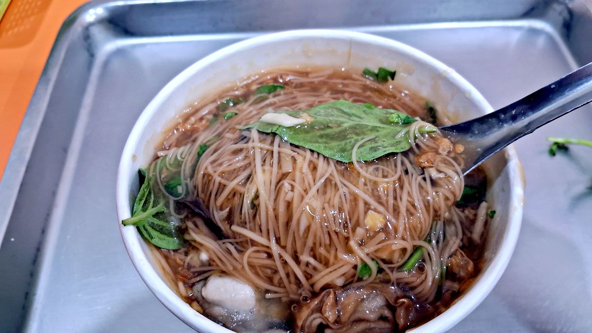 新店美食推薦 三重橋頭蚵仔麵線 光明街清晨五點的在地早餐選擇 - 第3張圖 新店美食推薦 三重橋頭蚵仔麵線 光明街清晨五點的在地早餐選擇