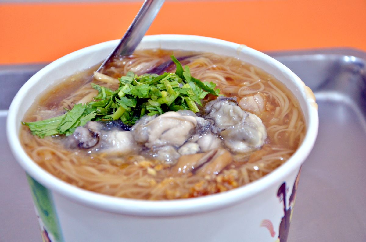 新店美食推薦 三重橋頭蚵仔麵線 光明街清晨五點的在地早餐選擇 - 第2張圖 新店美食推薦 三重橋頭蚵仔麵線 光明街清晨五點的在地早餐選擇