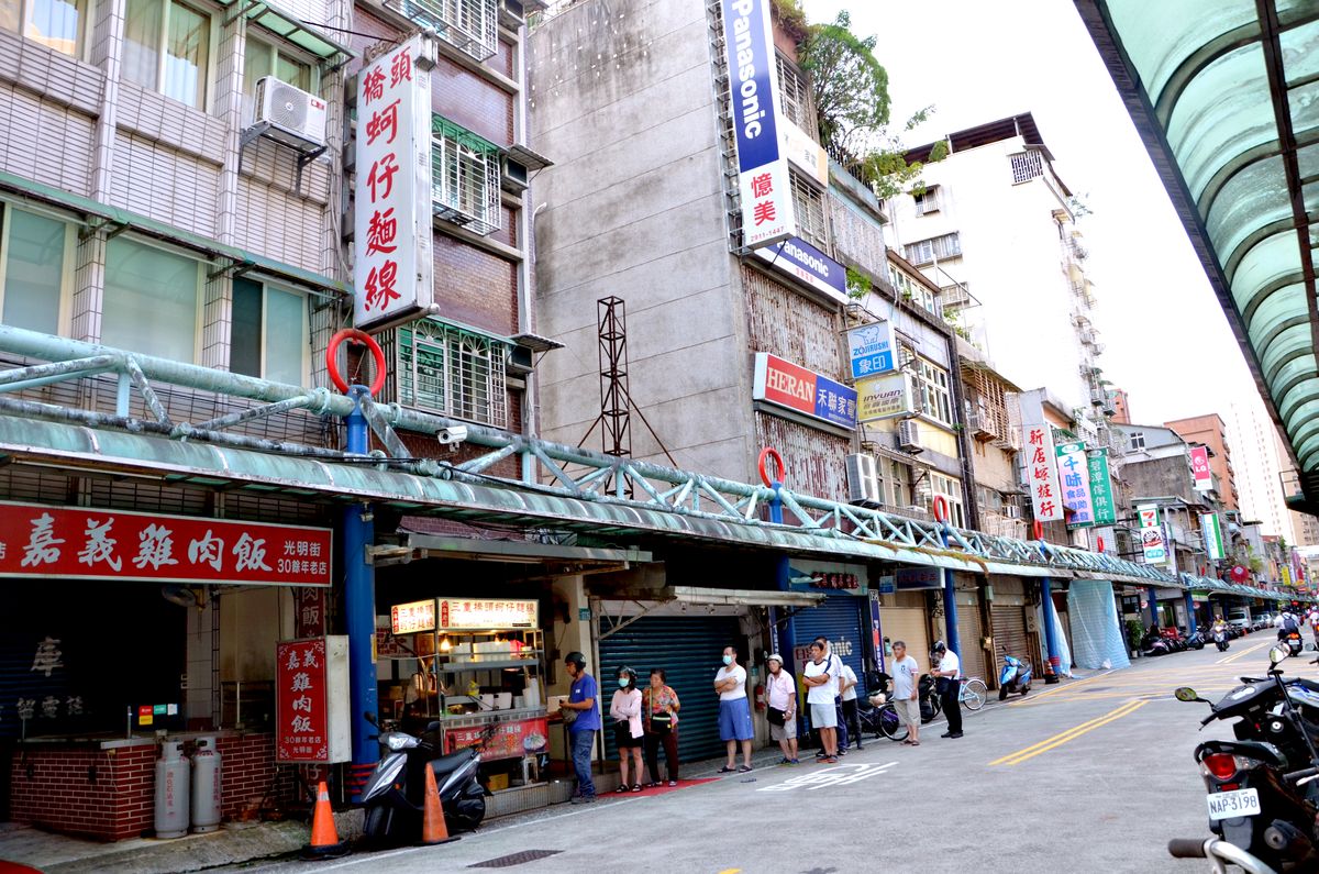 新店美食推薦 三重橋頭蚵仔麵線 光明街清晨五點的在地早餐選擇 - 第10張圖 新店美食推薦 三重橋頭蚵仔麵線 光明街清晨五點的在地早餐選擇