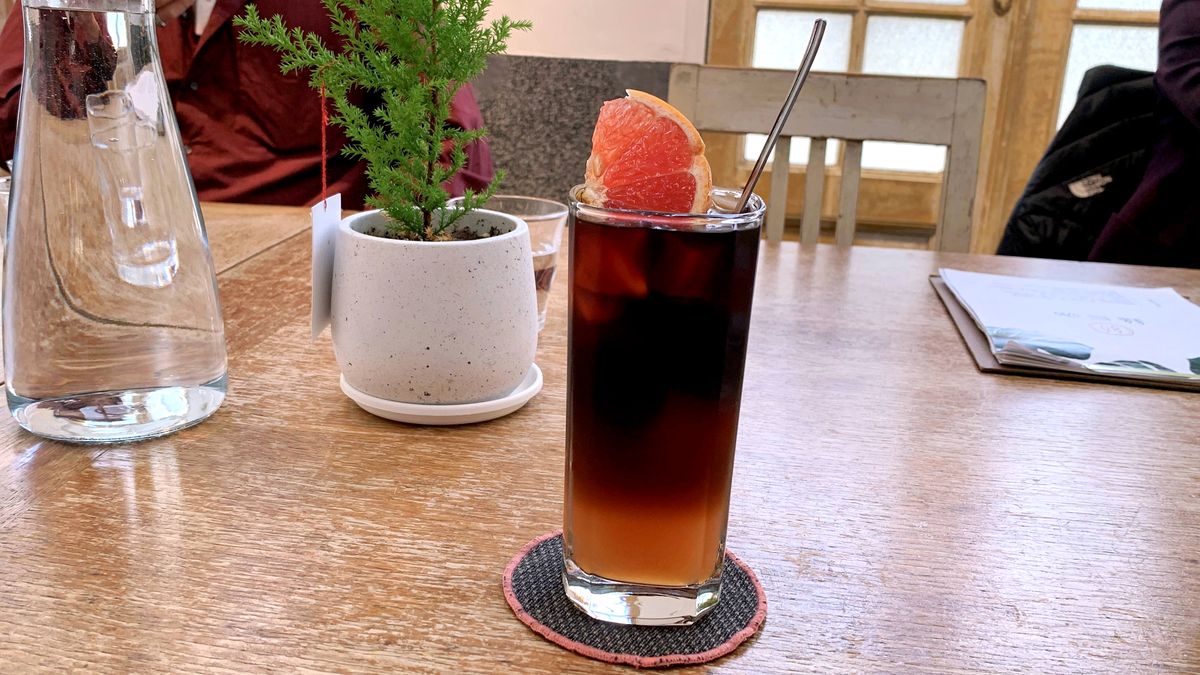 延吉街隱藏版老屋咖啡 綠咖生活概念店 大片落地窗景與復古單人小桌的城市秘境 - 第11張圖 延吉街隱藏版老屋咖啡 綠咖生活概念店 大片落地窗景與復古單人小桌的城市秘境