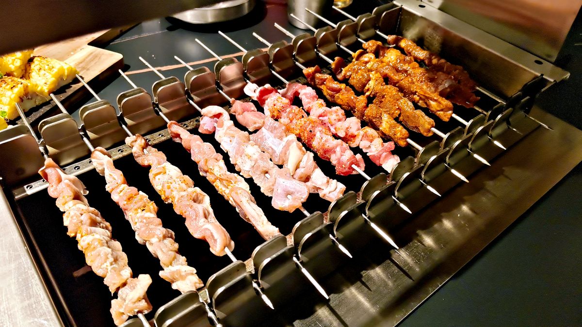 大安區美食推薦 羊騷殿忠孝店 自動燒烤串 沙茶炒羊肉 溫潤慢滷羊 紹興爆潮蛤 串燒熱炒聚餐暢飲超歡樂 - 第3張圖 大安區美食推薦 羊騷殿忠孝店 自動燒烤串 沙茶炒羊肉 溫潤慢滷羊 紹興爆潮蛤 串燒熱炒聚餐暢飲超歡樂