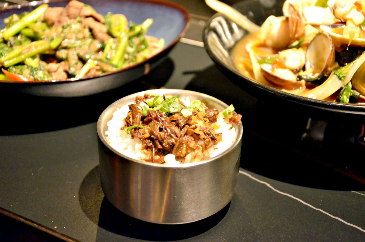 大安區美食推薦 羊騷殿忠孝店 自動燒烤串 沙茶炒羊肉 溫潤慢滷羊 紹興爆潮蛤 串燒熱炒聚餐暢飲超歡樂 - 第27張圖 大安區美食推薦 羊騷殿忠孝店 自動燒烤串 沙茶炒羊肉 溫潤慢滷羊 紹興爆潮蛤 串燒熱炒聚餐暢飲超歡樂