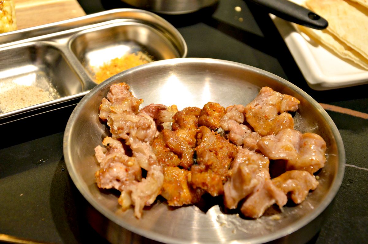 大安區美食推薦 羊騷殿忠孝店 自動燒烤串 沙茶炒羊肉 溫潤慢滷羊 紹興爆潮蛤 串燒熱炒聚餐暢飲超歡樂 - 第14張圖 大安區美食推薦 羊騷殿忠孝店 自動燒烤串 沙茶炒羊肉 溫潤慢滷羊 紹興爆潮蛤 串燒熱炒聚餐暢飲超歡樂