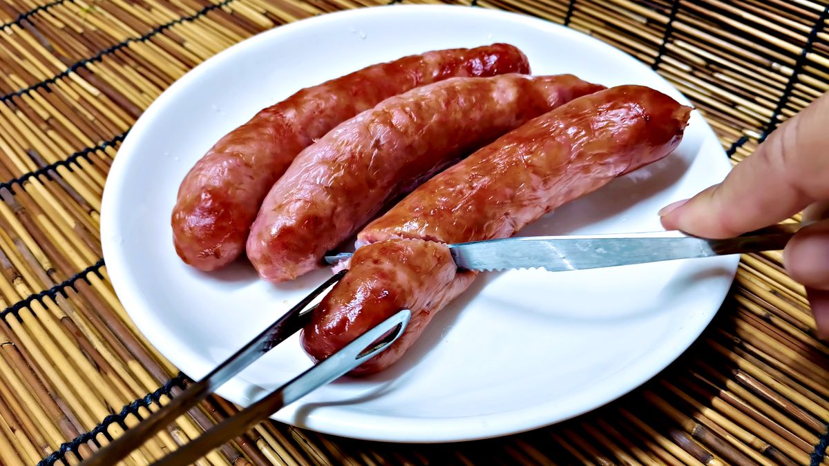 橫須賀調理所 肉本味巨人手工香腸 比一般大兩倍的爆汁黑豬肉香腸 氣炸 15 分鐘輕鬆搞定吃好料 - 第6張圖 橫須賀調理所 肉本味巨人手工香腸 比一般大兩倍的爆汁黑豬肉香腸 氣炸 15 分鐘輕鬆搞定吃好料