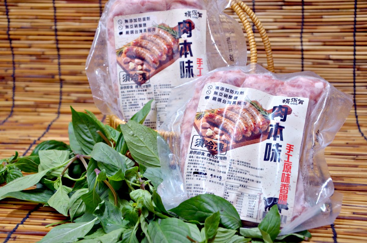 橫須賀調理所 肉本味巨人手工香腸 比一般大兩倍的爆汁黑豬肉香腸 氣炸 15 分鐘輕鬆搞定吃好料 - 第1張圖 橫須賀調理所 肉本味巨人手工香腸 比一般大兩倍的爆汁黑豬肉香腸 氣炸 15 分鐘輕鬆搞定吃好料