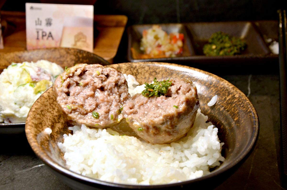 陸奧挽肉屋-豐盛現烤和牛漢堡排套餐全貌-桃園青埔美食