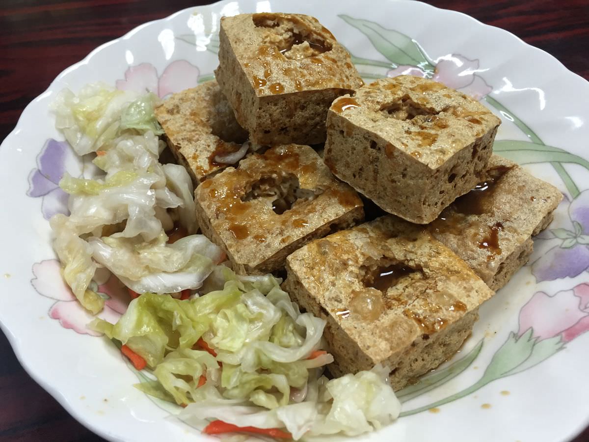 台北夜貓吃貨必訪!半夜肚子餓也有好選擇。5間台式深夜美食推薦。台北宵夜懶人包。最愛胖老闆誠意肉粥、好吃鹹水雞、旗魚新竹米粉 - 第10張圖