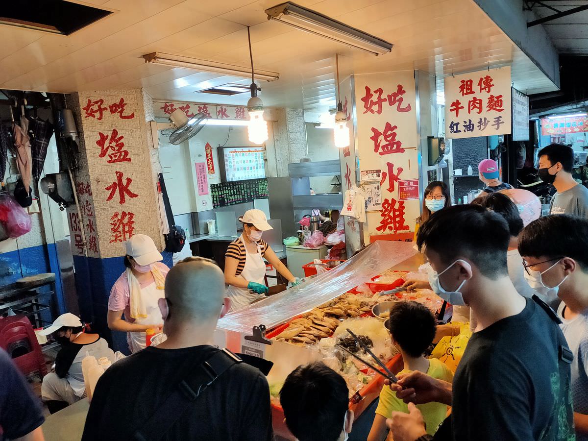 台北夜貓吃貨必訪!半夜肚子餓也有好選擇。5間台式深夜美食推薦。台北宵夜懶人包。最愛胖老闆誠意肉粥、好吃鹹水雞、旗魚新竹米粉 - 第12張圖