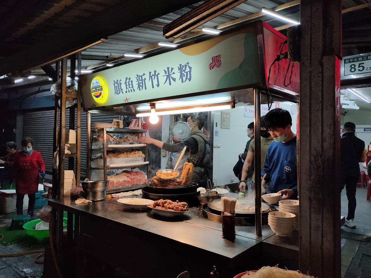 台北夜貓吃貨必訪!半夜肚子餓也有好選擇。5間台式深夜美食推薦。台北宵夜懶人包。最愛胖老闆誠意肉粥、好吃鹹水雞、旗魚新竹米粉 - 第4張圖