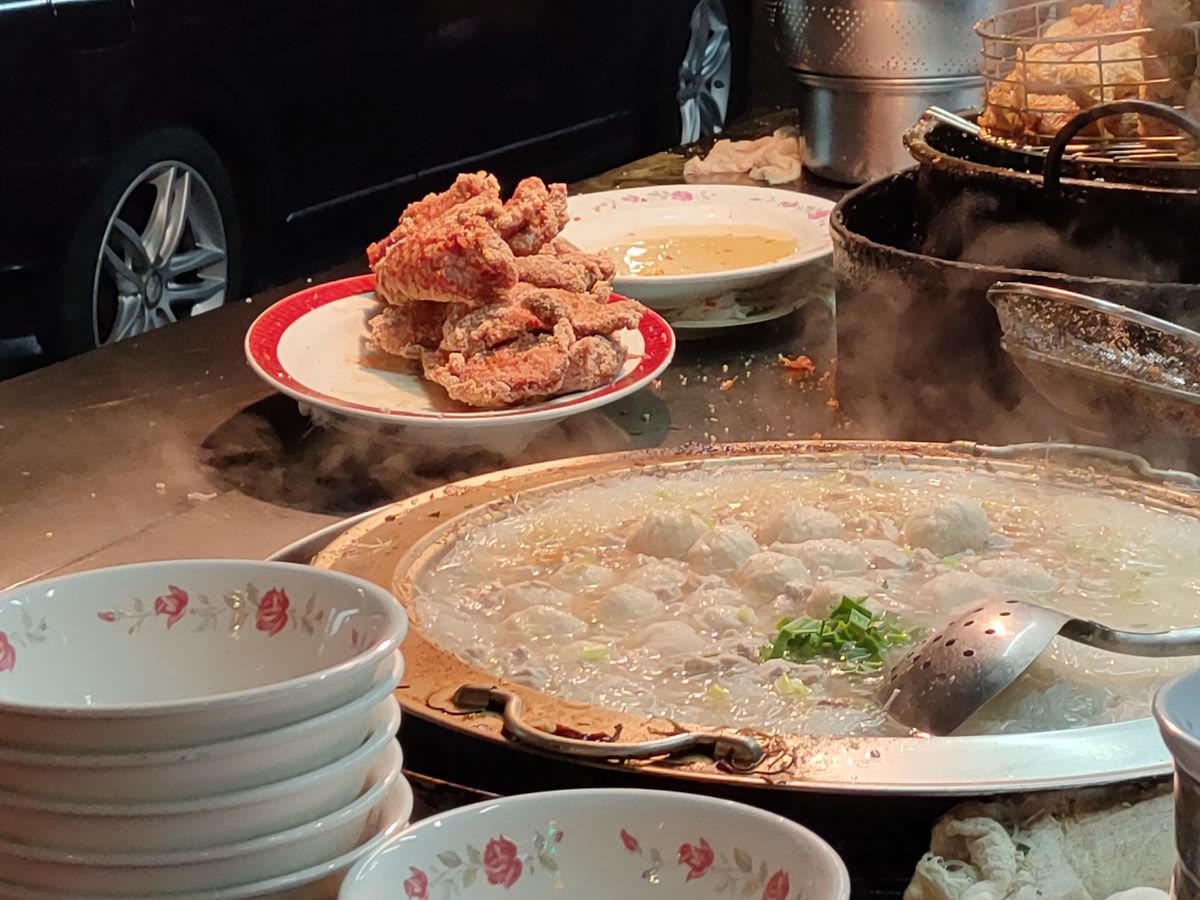 台北夜貓吃貨必訪!半夜肚子餓也有好選擇。5間台式深夜美食推薦。台北宵夜懶人包。最愛胖老闆誠意肉粥、好吃鹹水雞、旗魚新竹米粉 - 第6張圖
