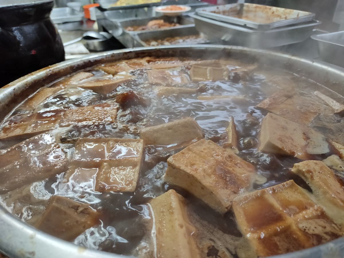 台北夜貓吃貨必訪!半夜肚子餓也有好選擇。5間台式深夜美食推薦。台北宵夜懶人包。最愛胖老闆誠意肉粥、好吃鹹水雞、旗魚新竹米粉 - 第9張圖