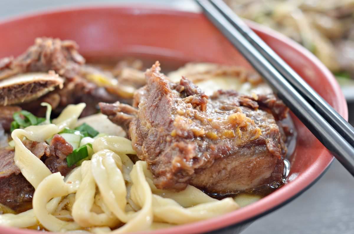 新北新店區。58牛肉麵 || 浮誇牛小排麵,大口吃肉最過癮,安坑輕軌美食順遊提案 #K6安康站 - 第4張圖
