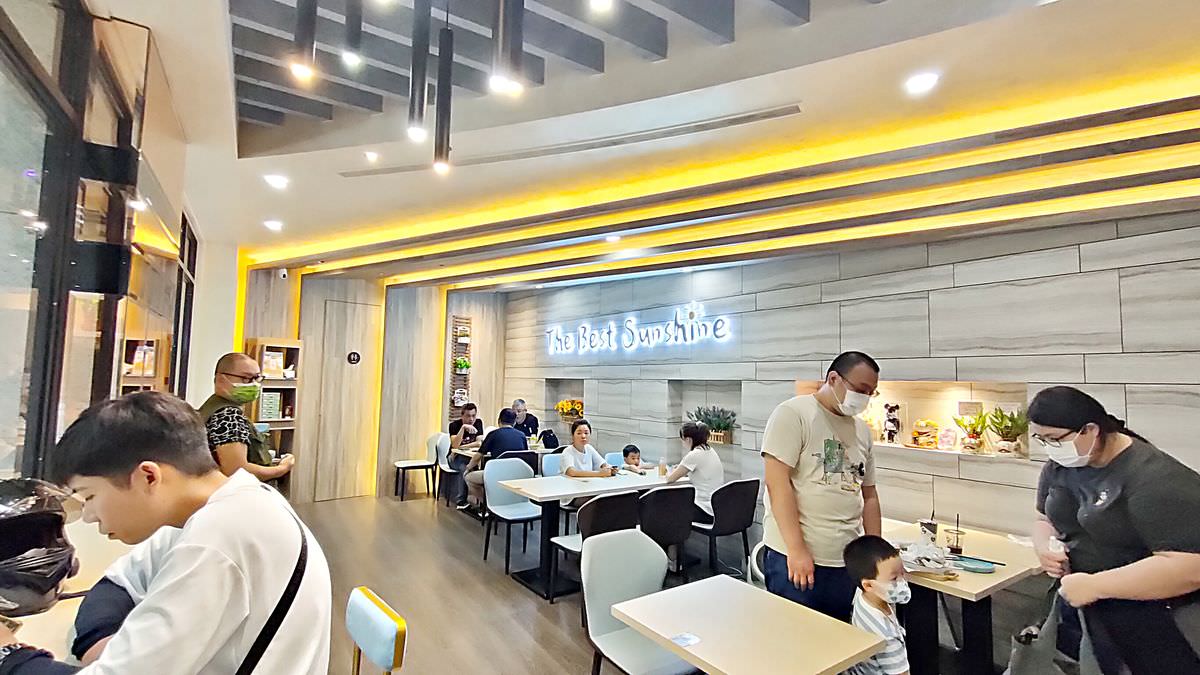 新北新莊區。6:35 Brunch || 早餐爽吃日式厚切炸豬排炒泡麵!!特製辣醬超正點 - 第2張圖