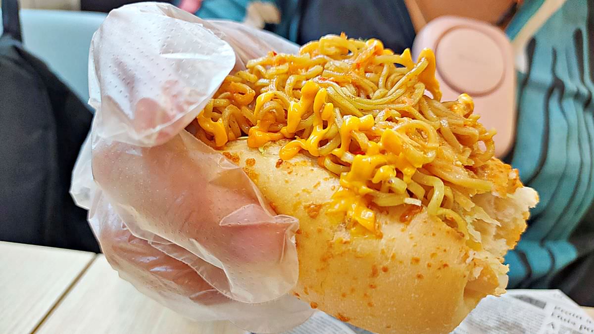 新北新莊區。6:35 Brunch || 早餐爽吃日式厚切炸豬排炒泡麵!!特製辣醬超正點 - 第14張圖