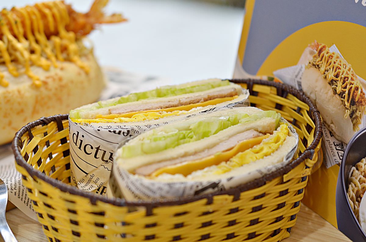 新北新莊區。6:35 Brunch || 早餐爽吃日式厚切炸豬排炒泡麵!!特製辣醬超正點 - 第10張圖